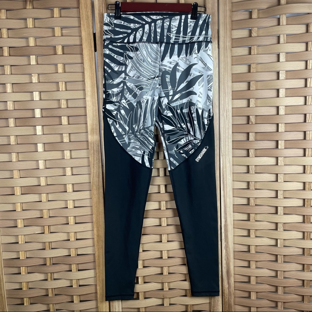 GYMSHARK Logo Graphic Work Out Leggings with Palm Leaf White Black Gray